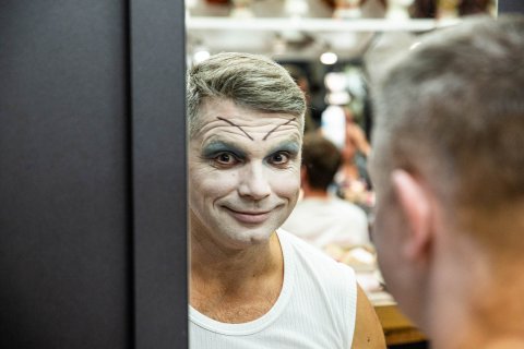 „Chci zjistit, jestli jsem nahraditelný,“ směje se David Vaculík. Na pár měsíců zmizí z divadla